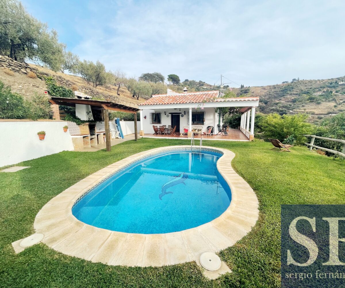 Country villa in Sayalonga