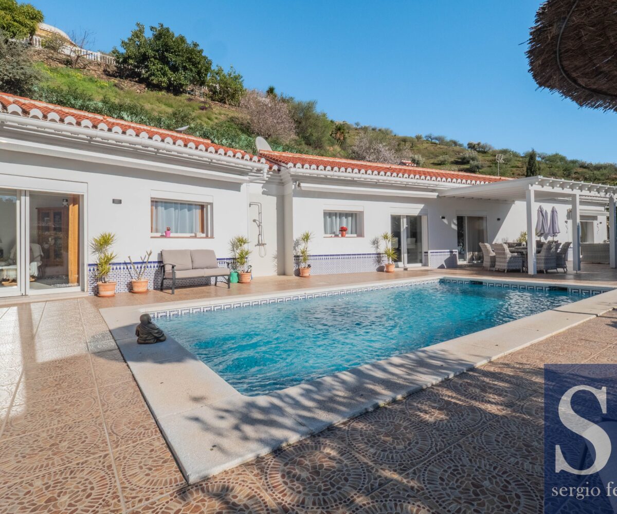 Country villa in Arenas