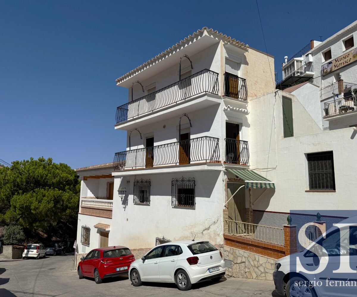 Townhouse in Sayalonga