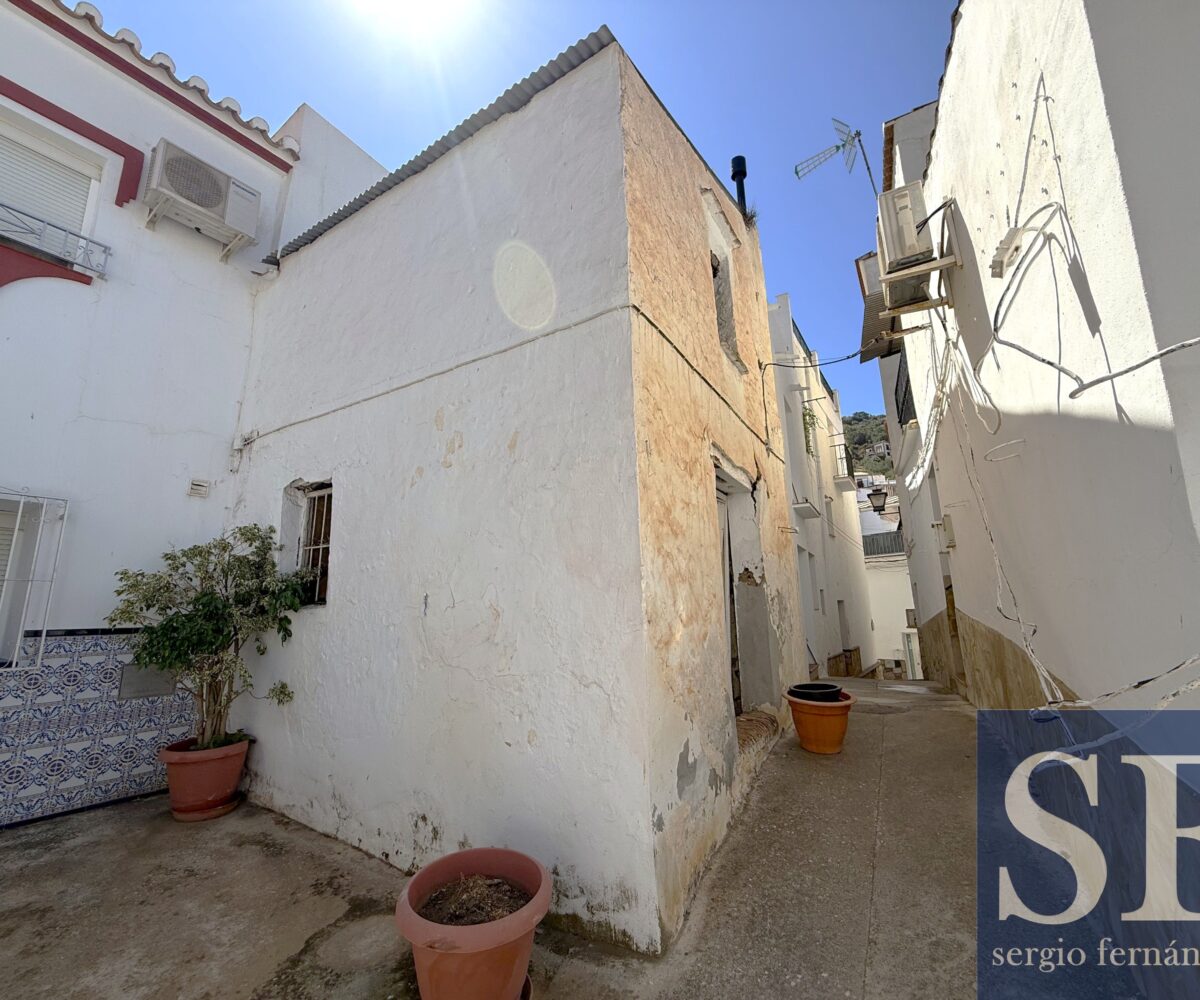 Townhouse in Sayalonga