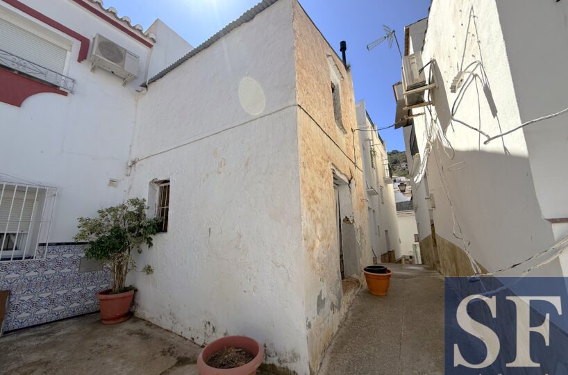 Townhouse in Sayalonga